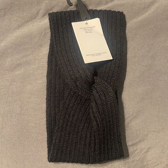 Fingerless gloves and headband - Picture 3 of 11